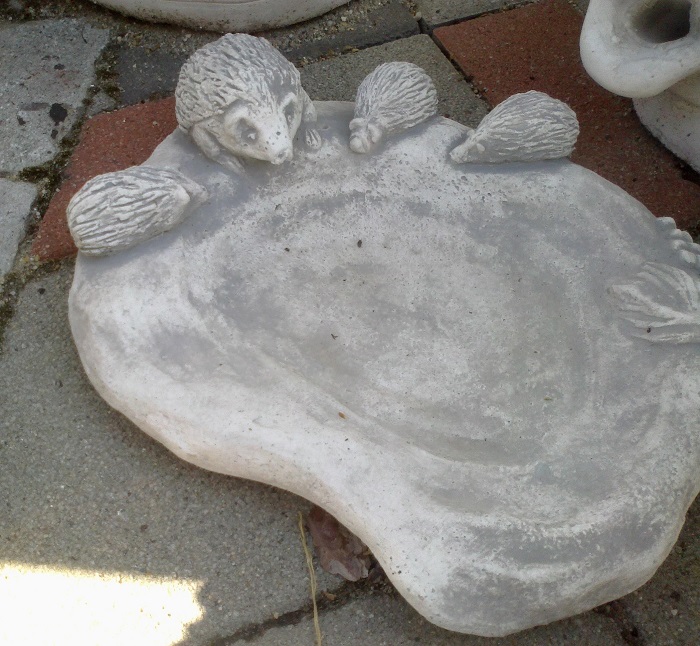 Siilide jooginõu aiaskulptuur - Image 3